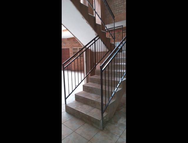 2 BEDROOM APARTMENT FOR SALE IN KEMPTON PARK CENTRAL